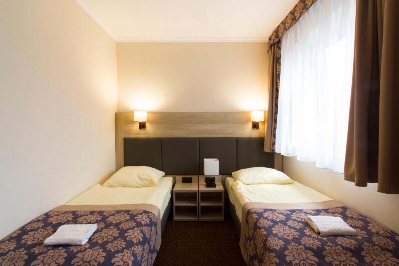 Motel Db2000 Biłgoraj Exteriör bild